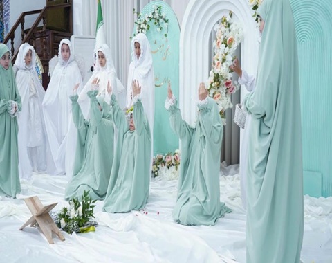 جشن تکلیف دختران مدارس امام حسین(علیه السلام) به یاد رهبر شهیدمان و فرشته‌های میناب